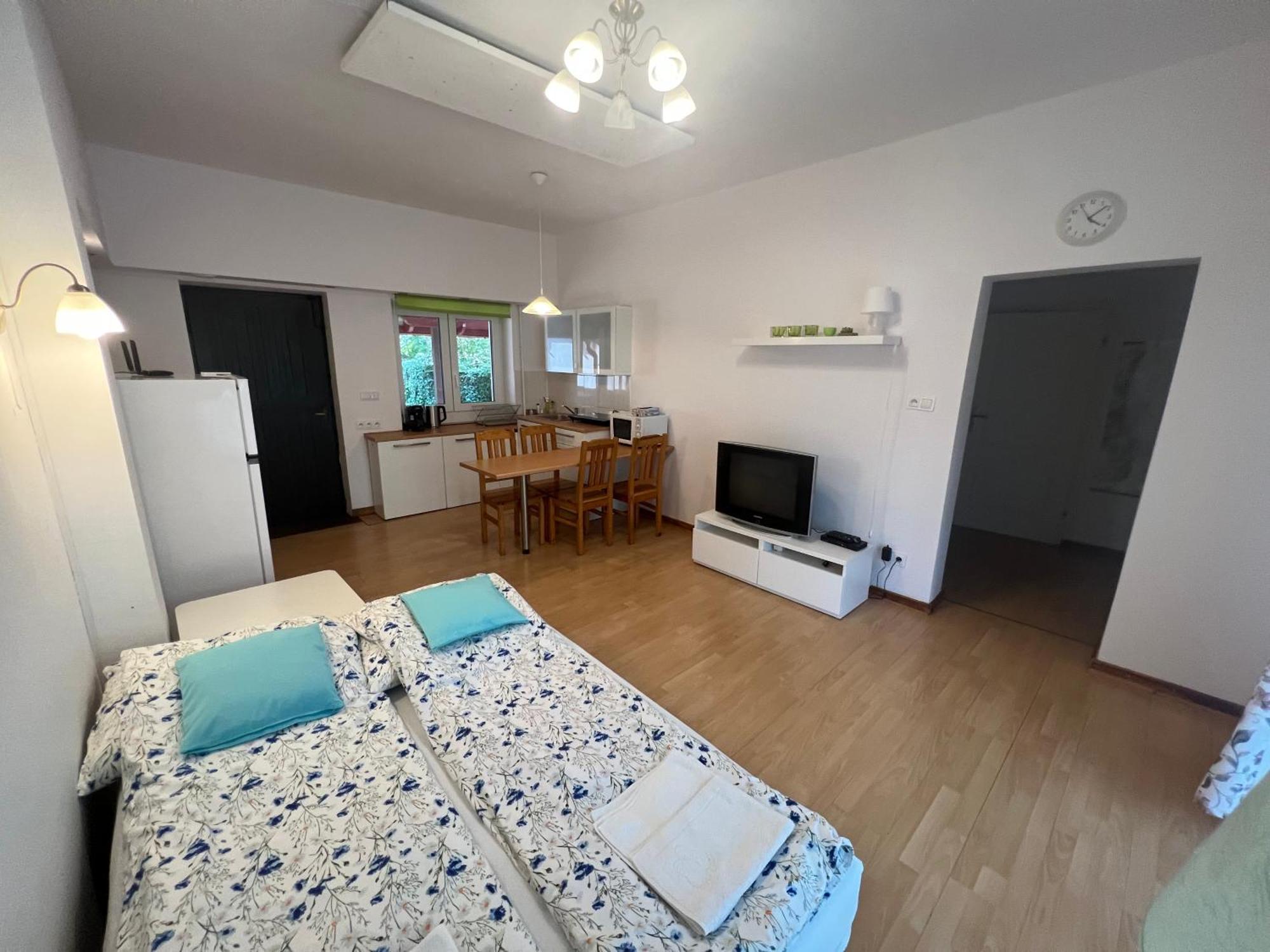 Sosnowy Apartament Józefów Buitenkant foto